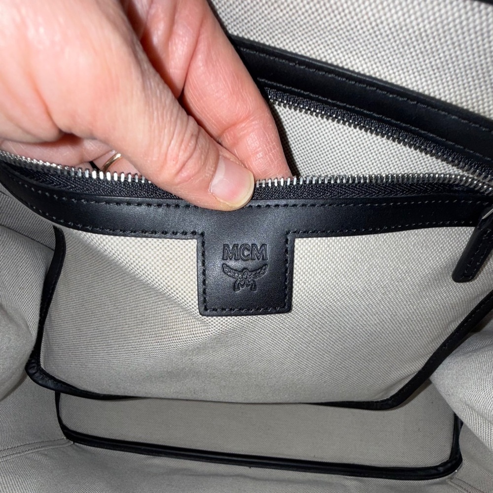 MCM Medium Delmy Visetos Shopper - Picture 9 of 14